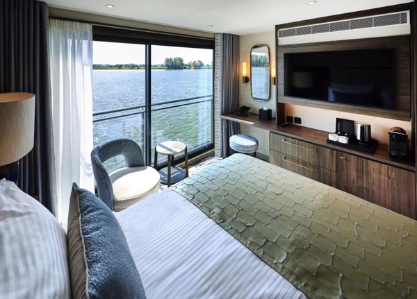 Riviera Travel, MS Porto Mirante, Standard Cabin 2.jpeg